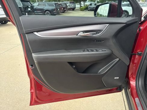 Used 2025 Cadillac XT6 Luxury AWD/4WD image 12