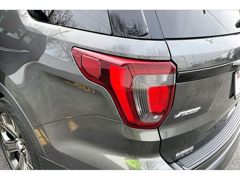 Used 2018 Ford Explorer Sport image 34