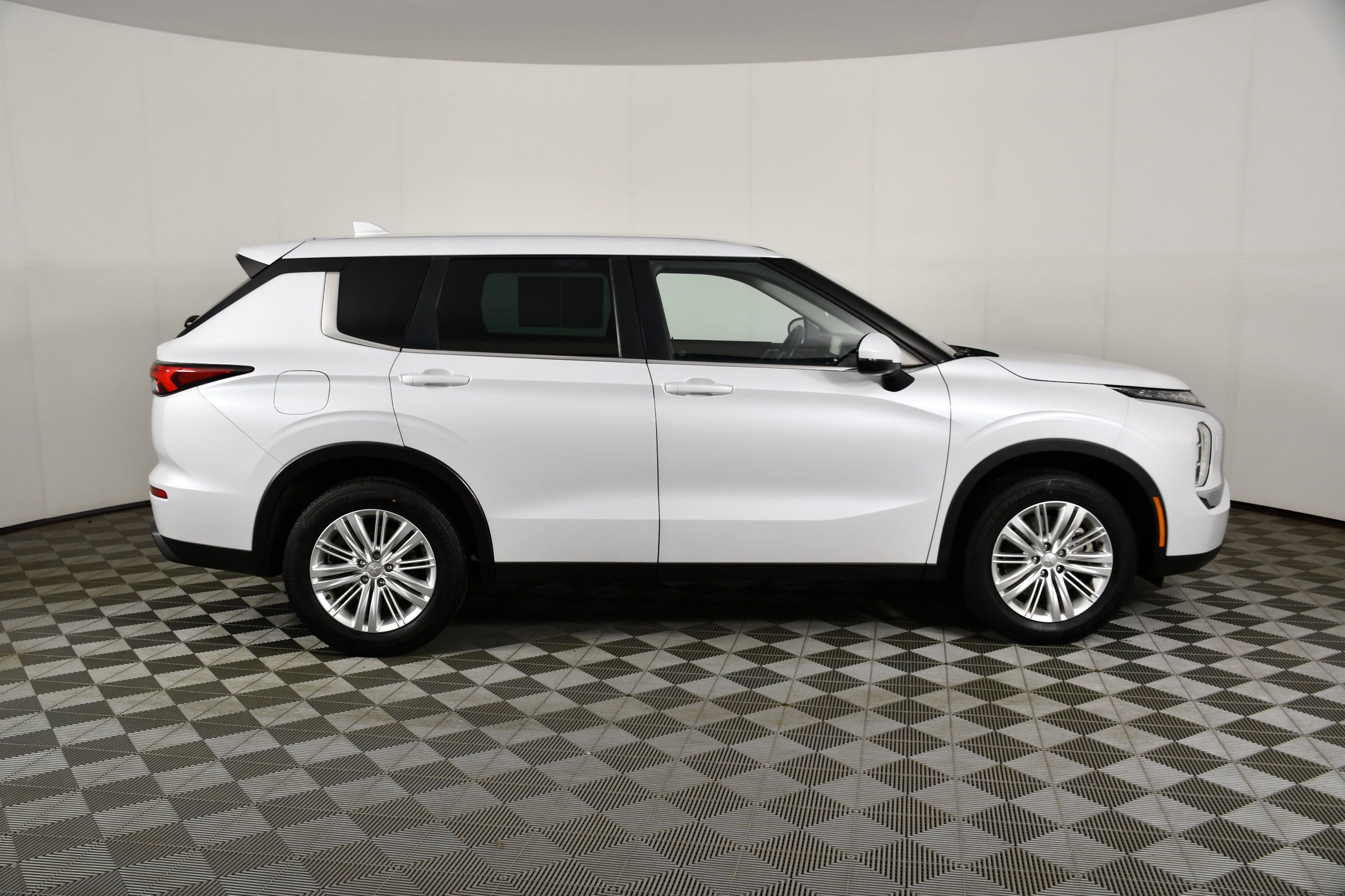 Used 2022 Mitsubishi Outlander ES AWD/4WD image 5