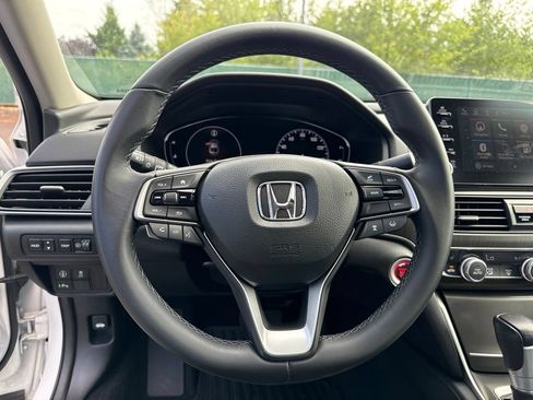 Used 2018 Honda Accord Touring image 10