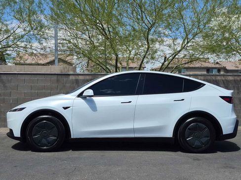 Used 2026 Tesla Model Y 2WD image 6