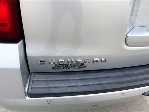 Used 2018 Chevrolet Suburban LT RWD image 10