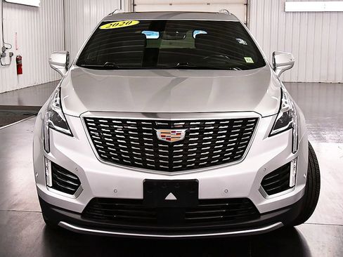 Used 2020 Cadillac XT5 Premium Luxury AWD/4WD image 2