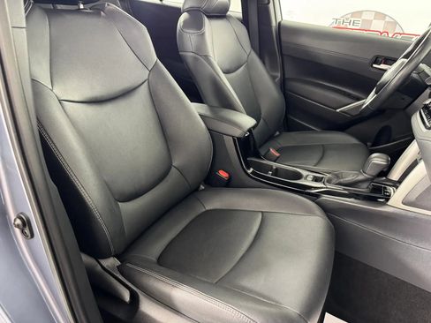 Used 2023 Toyota Corolla Cross XLE w/ Convenience Package AWD/4WD image 37