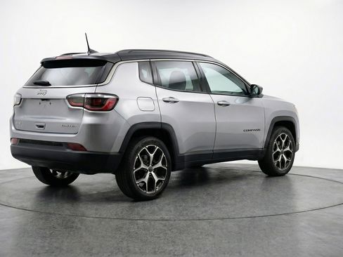 Used 2025 Jeep Compass Limited AWD/4WD image 9