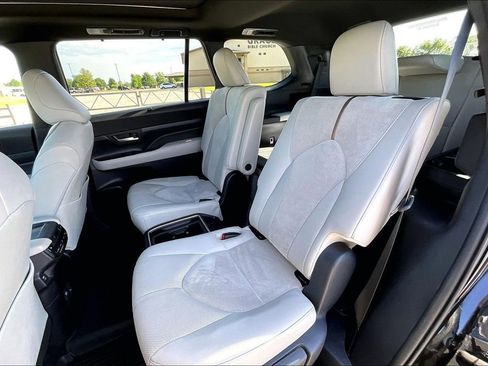 Used 2024 Toyota Grand Highlander AWD Hybrid image 24