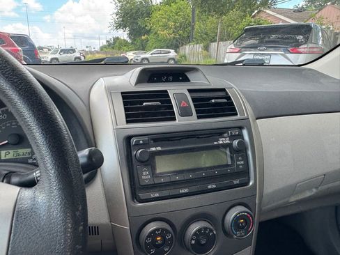 Used 2012 Toyota Corolla LE FWD image 35
