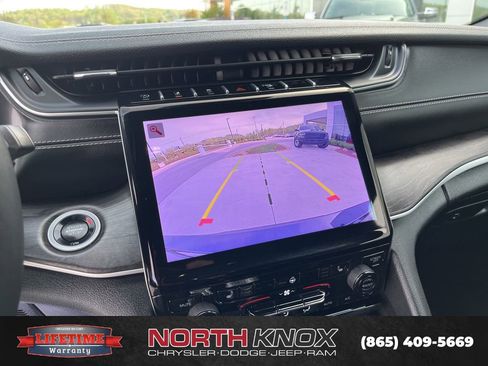 Used 2025 Jeep Grand Cherokee L Limited image 9