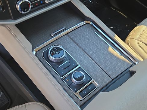 Certified 2024 Ford Expedition Limited image 34