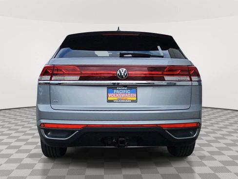 Certified 2024 Volkswagen Atlas Cross Sport SE FWD image 6