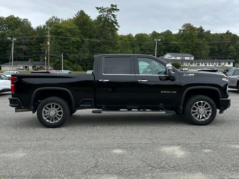 Used 2024 Chevrolet Silverado 2500 LTZ w/ LTZ Plus Package AWD/4WD image 2