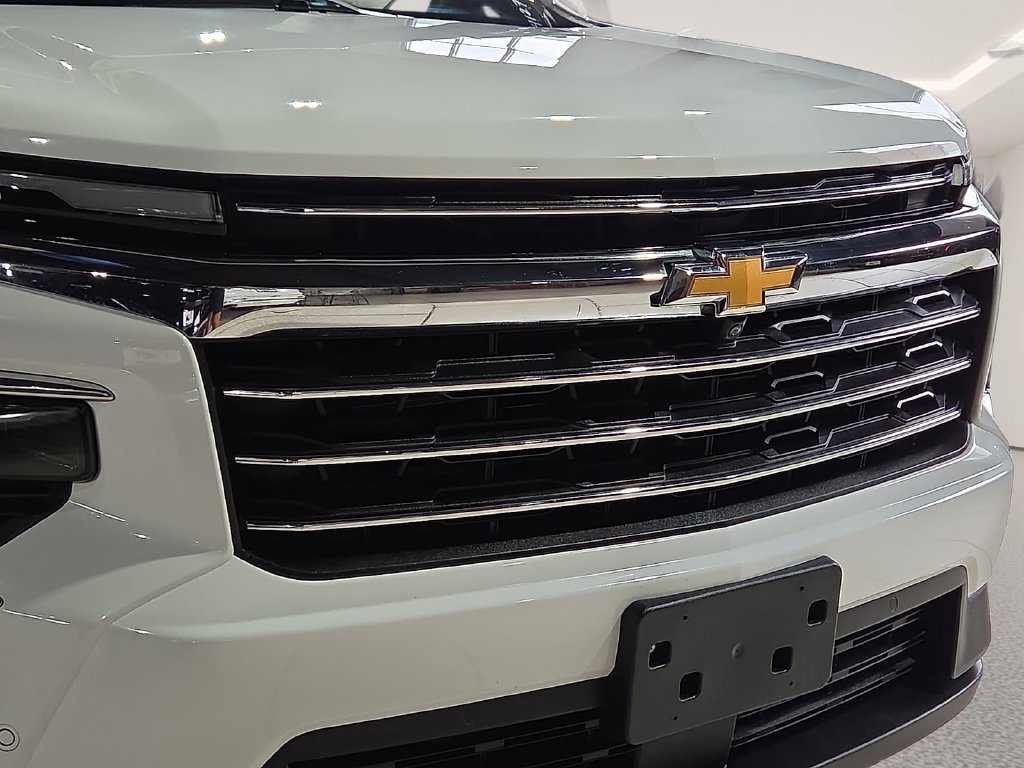 Used 2025 Chevrolet Traverse LT w/ Enhanced Driving Package FWD image 6