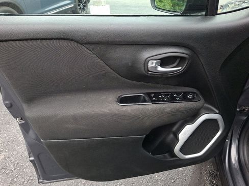 Certified 2021 Jeep Renegade Sport w/ Sport Appearance Group image 13