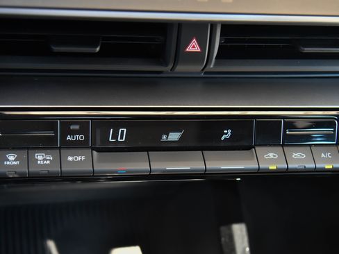 Used 2025 Toyota Prius LE image 23