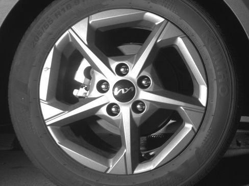 Used 2025 Kia K4 LXS image 15