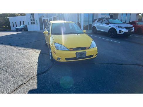 Used 2004 Ford Focus SVT image 2