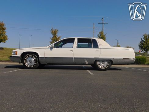 Used 1995 Cadillac Fleetwood Brougham RWD image 18