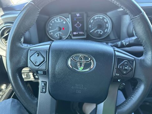 Used 2017 Toyota Tacoma TRD Off-Road w/ Tow Package (A/T) image 26