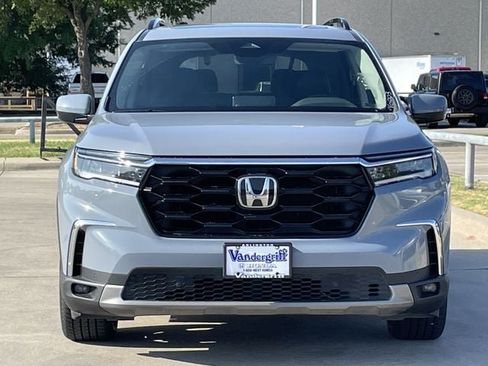 Certified 2024 Honda Pilot Touring image 8