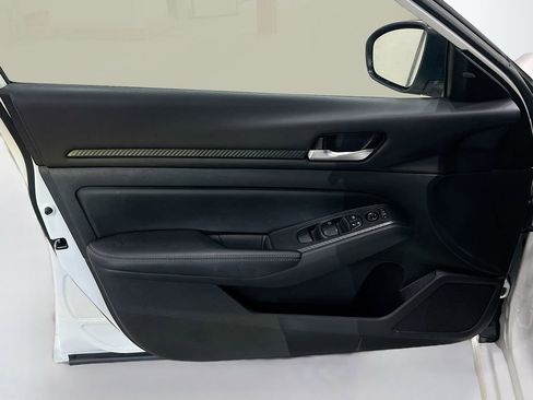 Used 2024 Nissan Altima 2.5 SV image 16