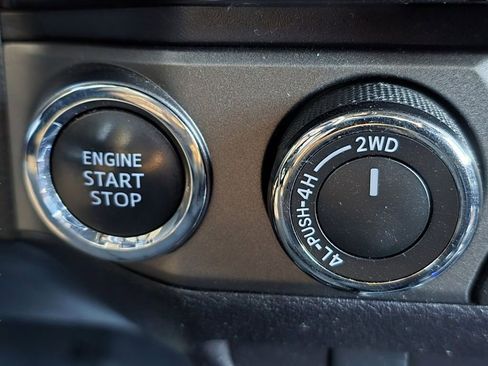 Used 2017 Toyota Tacoma TRD Sport image 8