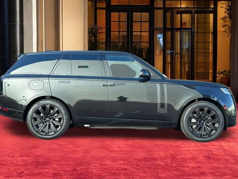 New 2026 Land Rover Range Rover SE image 9