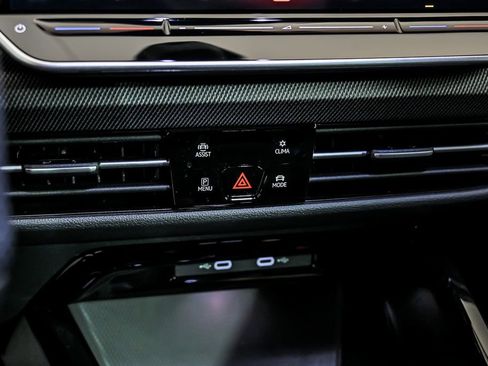 Certified 2025 Volkswagen GTI SE FWD image 22
