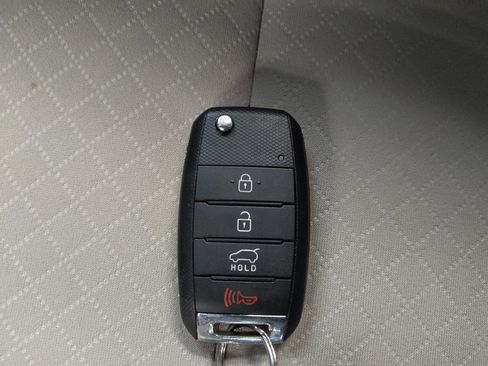 Used 2017 Kia Sorento FWD w/ LX Convenience Package image 32