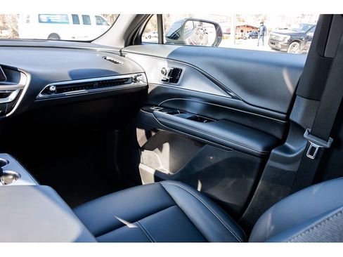 Used 2024 Cadillac Lyriq Tech image 15