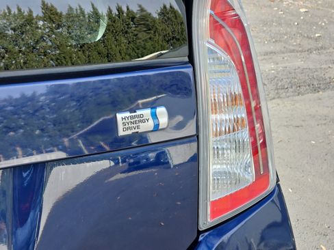 Used 2015 Toyota Prius Four image 17