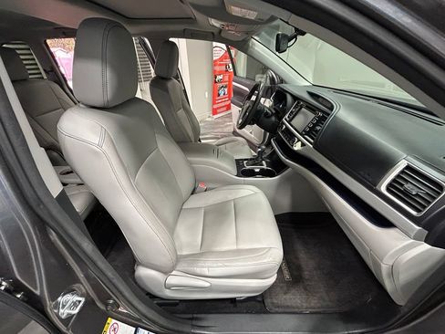 Used 2015 Toyota Highlander XLE AWD/4WD image 45