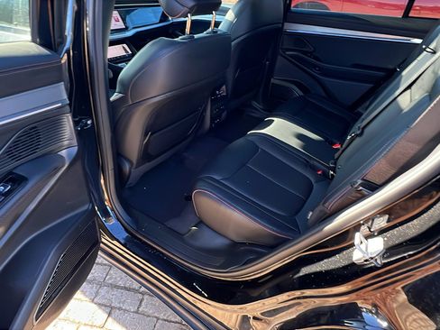 Used 2024 Jeep Wagoneer Launch Edition image 25