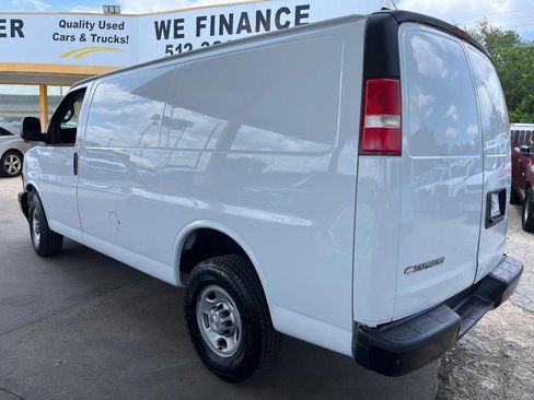 Used 2018 Chevrolet Express 2500 RWD image 4