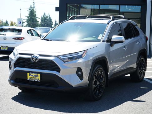 Used 2023 Toyota RAV4 XLE Premium image 7