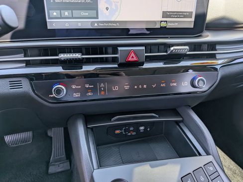 Certified 2026 Kia Sportage SX Prestige AWD/4WD image 28