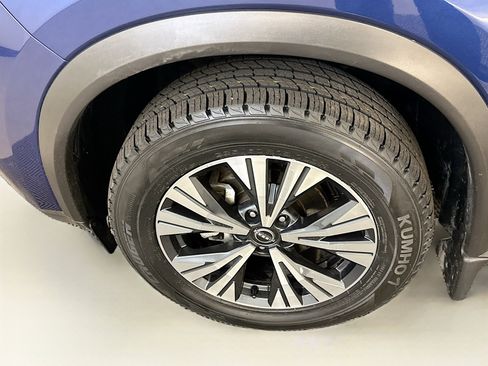 Used 2023 Nissan Rogue SV image 11