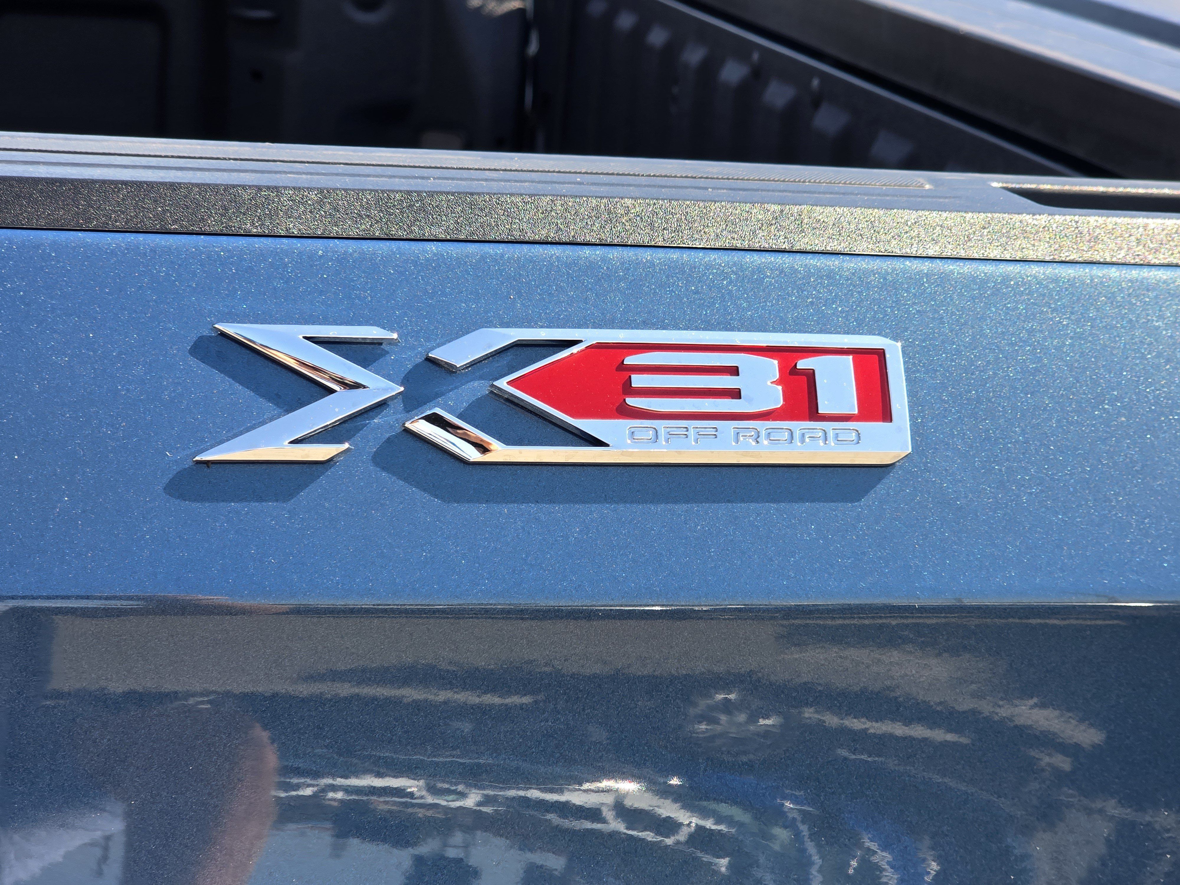 Used 2024 GMC Sierra 1500 SLT AWD/4WD image 8