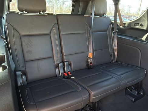 Used 2023 Chevrolet Suburban Premier image 11