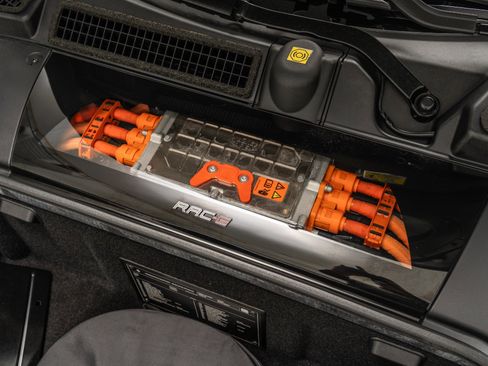 Used 2024 Ferrari SF90 Spider image 48