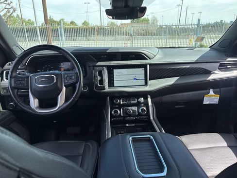 Used 2023 GMC Yukon Denali w/ Denali Reserve Package image 14