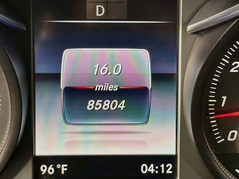 Used 2019 Mercedes-Benz GLC 300 4MATIC image 19