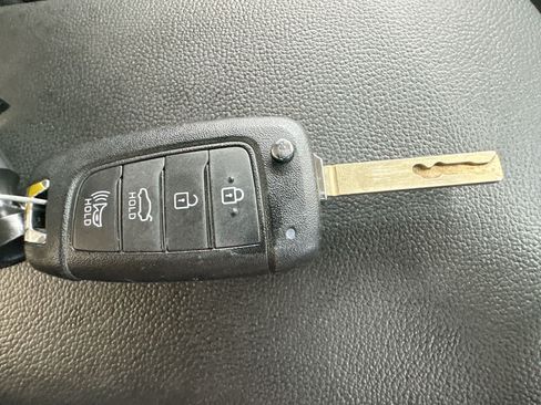 Used 2026 Hyundai Elantra SE FWD image 28
