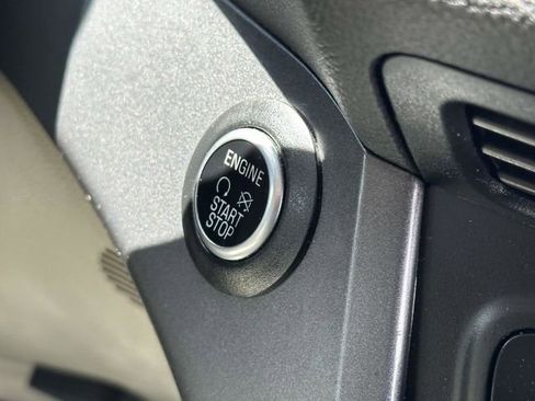 Used 2019 Ford Escape SE AWD/4WD image 9