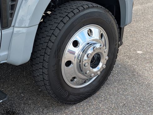 Used 2025 Ford F450 Platinum w/ FX4 Off-Road Package image 12