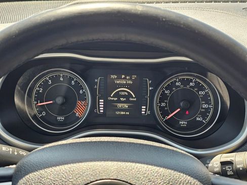 Used 2014 Jeep Cherokee Latitude FWD image 17
