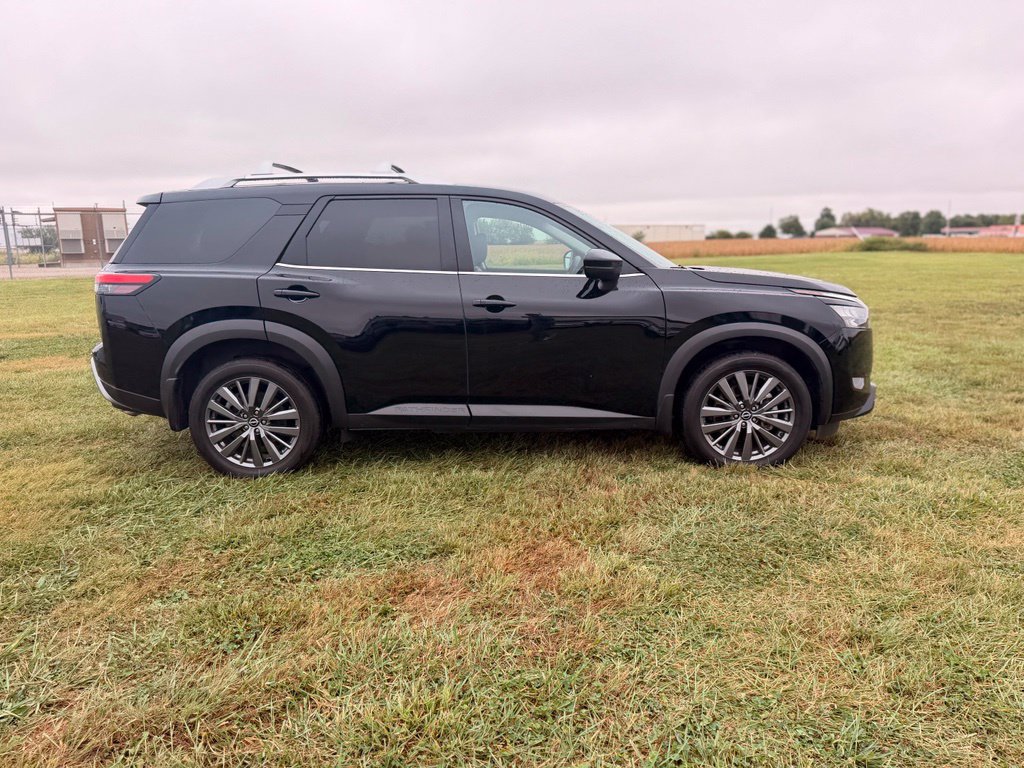 Certified 2025 Nissan Pathfinder SL w/ SL Premium Package AWD/4WD image 4