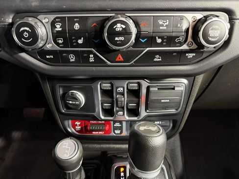 Used 2024 Jeep Wrangler Unlimited Rubicon w/ XTREMEE 35" Tire Package image 24