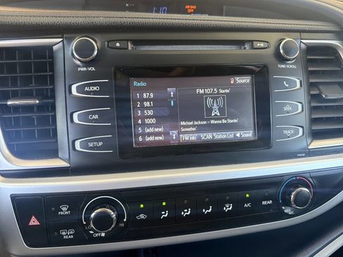 Used 2015 Toyota Highlander LE FWD image 19