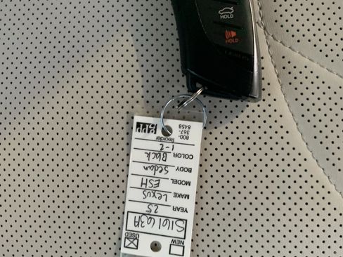 Used 2025 Lexus ES 300h w/ Luxury Package image 37