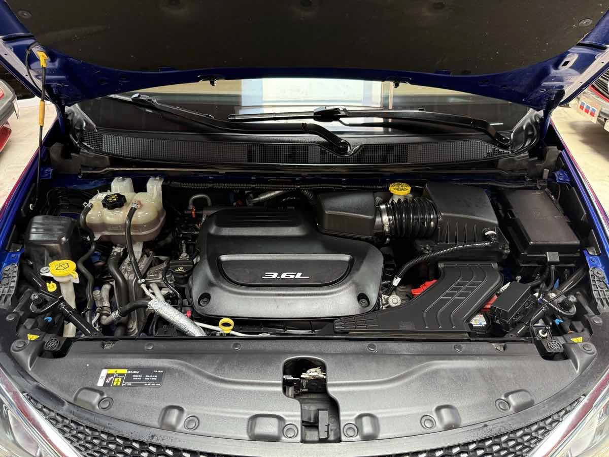 Used 2018 Chrysler Pacifica Limited w/ Tire & Wheel Group FWD image 36